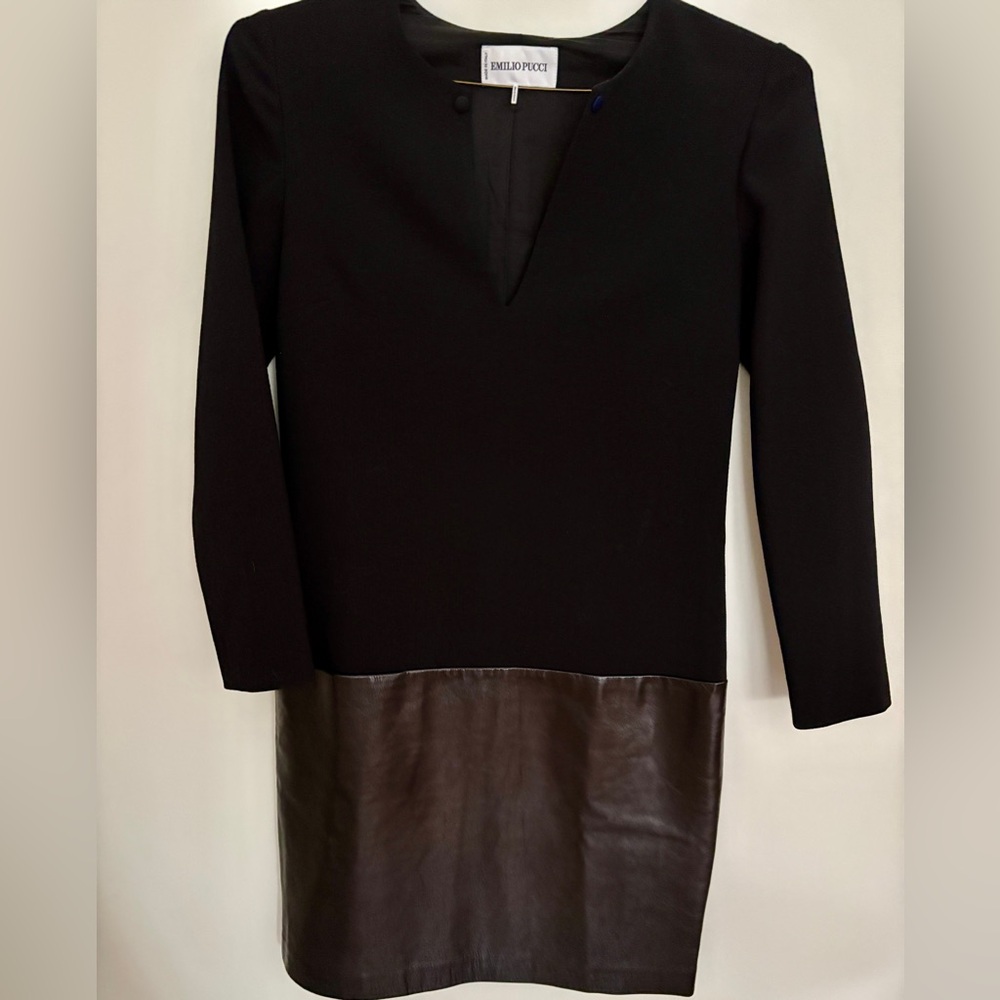 Emilio Pucci Elegant Black dress crepe & leather pockets Size 4 Straight Vintage